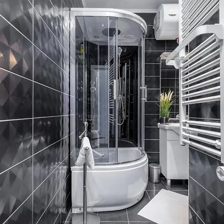Stunning In With Jacuzzi *