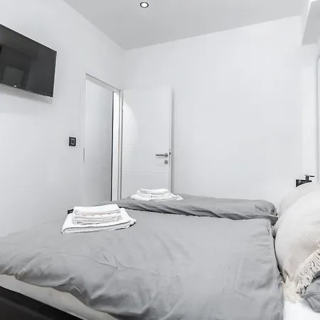 Stunning In With Jacuzzi Holiday home *