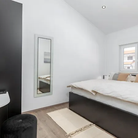Holiday home Stunning In With Jacuzzi *