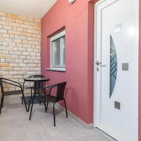 Stunning In With Jacuzzi Vikendica *