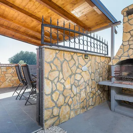 Stunning In With Jacuzzi Vikendica *