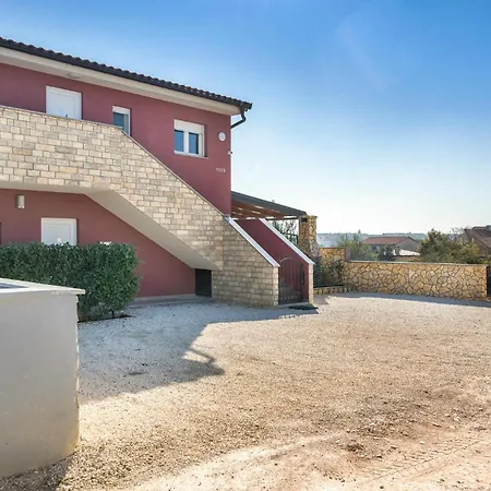 Holiday home Stunning In With Jacuzzi Barbariga