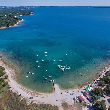 Stunning In With Jacuzzi *