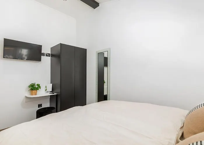 Stunning In With Jacuzzi *