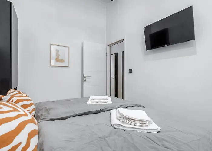 Vikendica Stunning In With Jacuzzi *