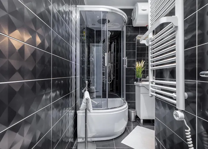 Stunning In With Jacuzzi *