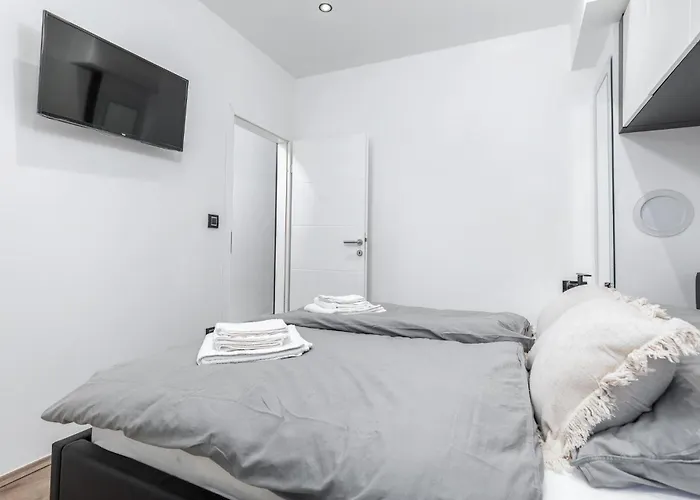 Stunning In With Jacuzzi Vikendica *