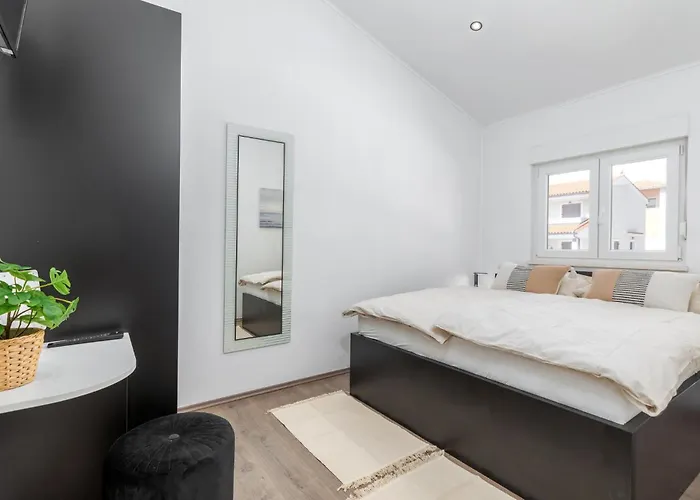 Vikendica Stunning In With Jacuzzi *