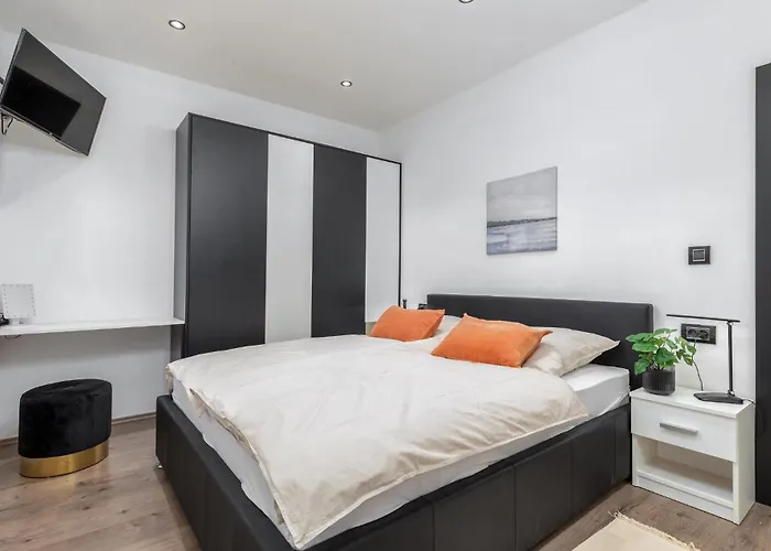 Vikendica Stunning In With Jacuzzi Barbariga