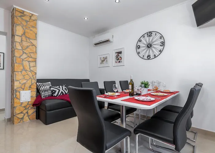 Stunning In With Jacuzzi *