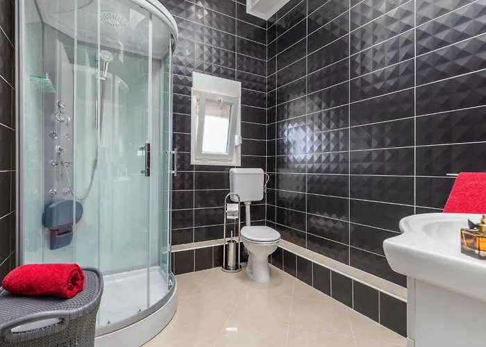 Vikendica Stunning In With Jacuzzi