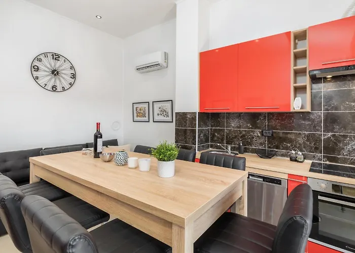 Stunning In With Jacuzzi *