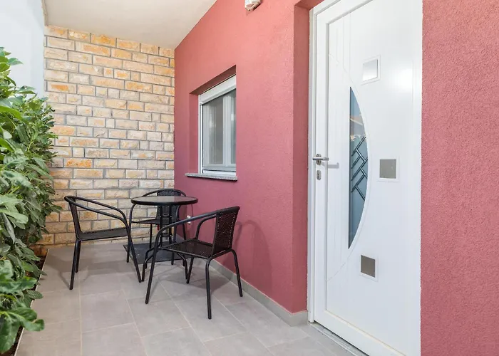 Stunning In With Jacuzzi Vikendica *