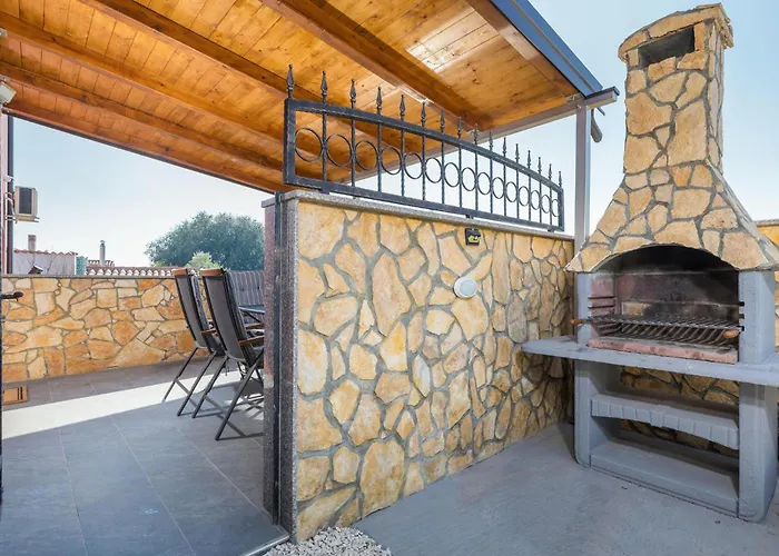 Stunning In With Jacuzzi Vikendica *