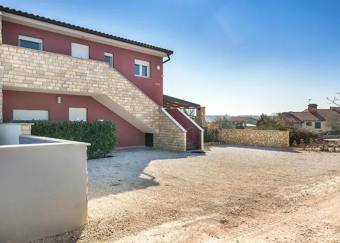 Vikendica Stunning In With Jacuzzi Barbariga