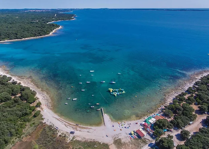 Stunning In With Jacuzzi *