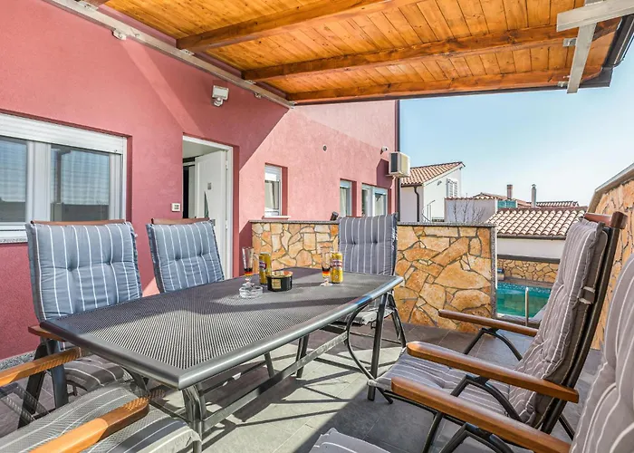 Vikendica Stunning In With Jacuzzi *