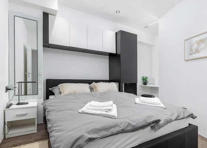 Stunning In With Jacuzzi *